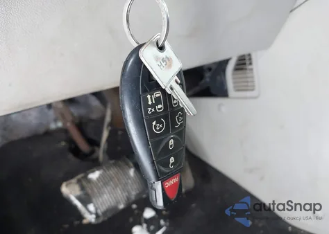 2011 Chrysler Town & Country Limited from USA, damaged, VIN 2A4RR6DG3BR609061